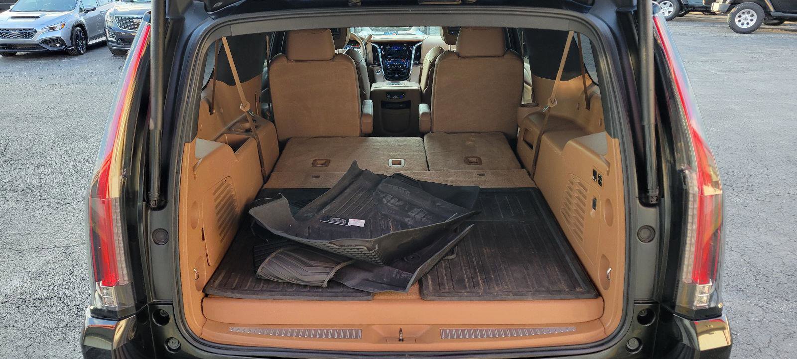 Used 2017 Cadillac Escalade ESV Platinum image 36