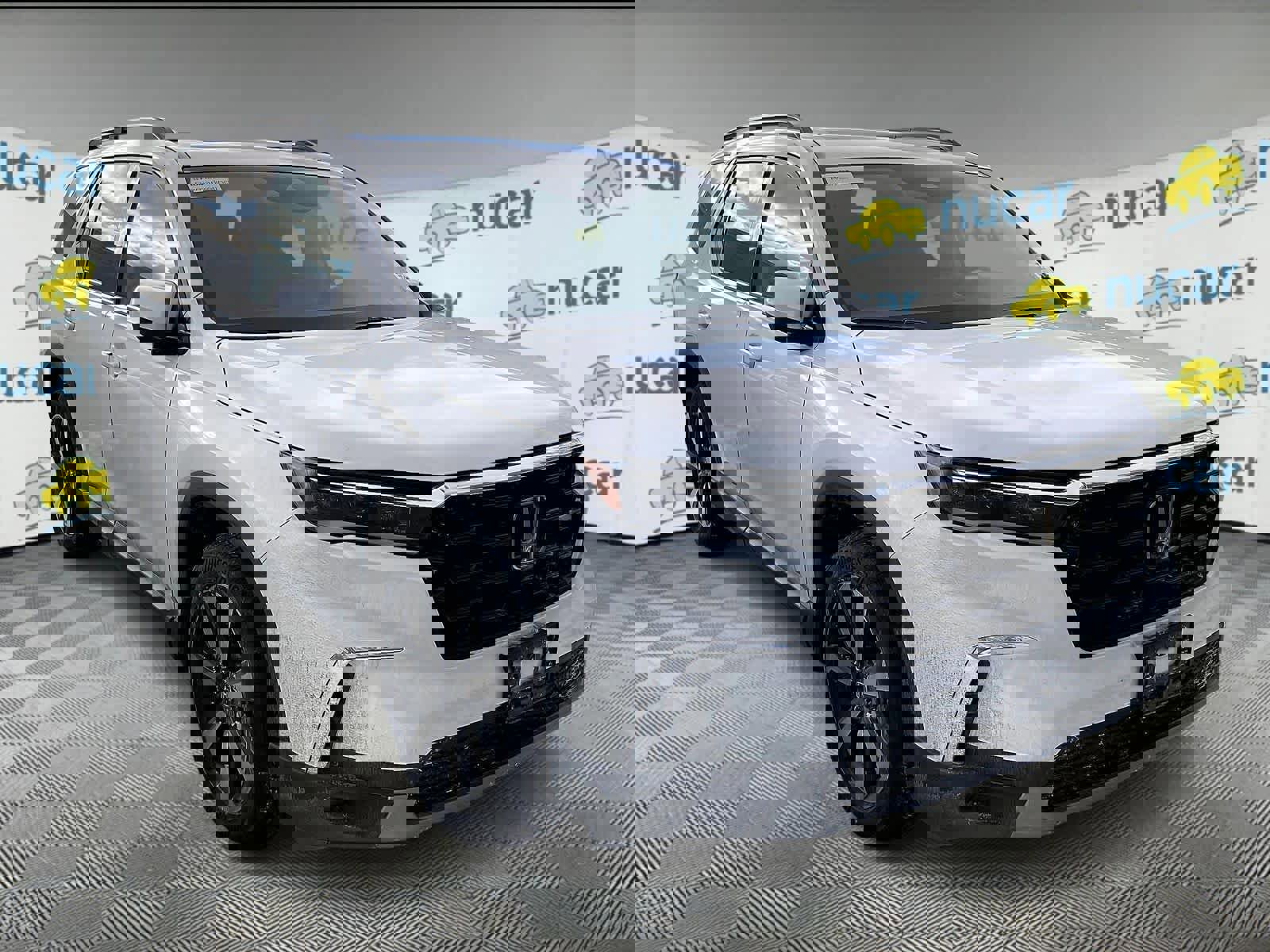 Used 2025 Honda Pilot Touring image 1