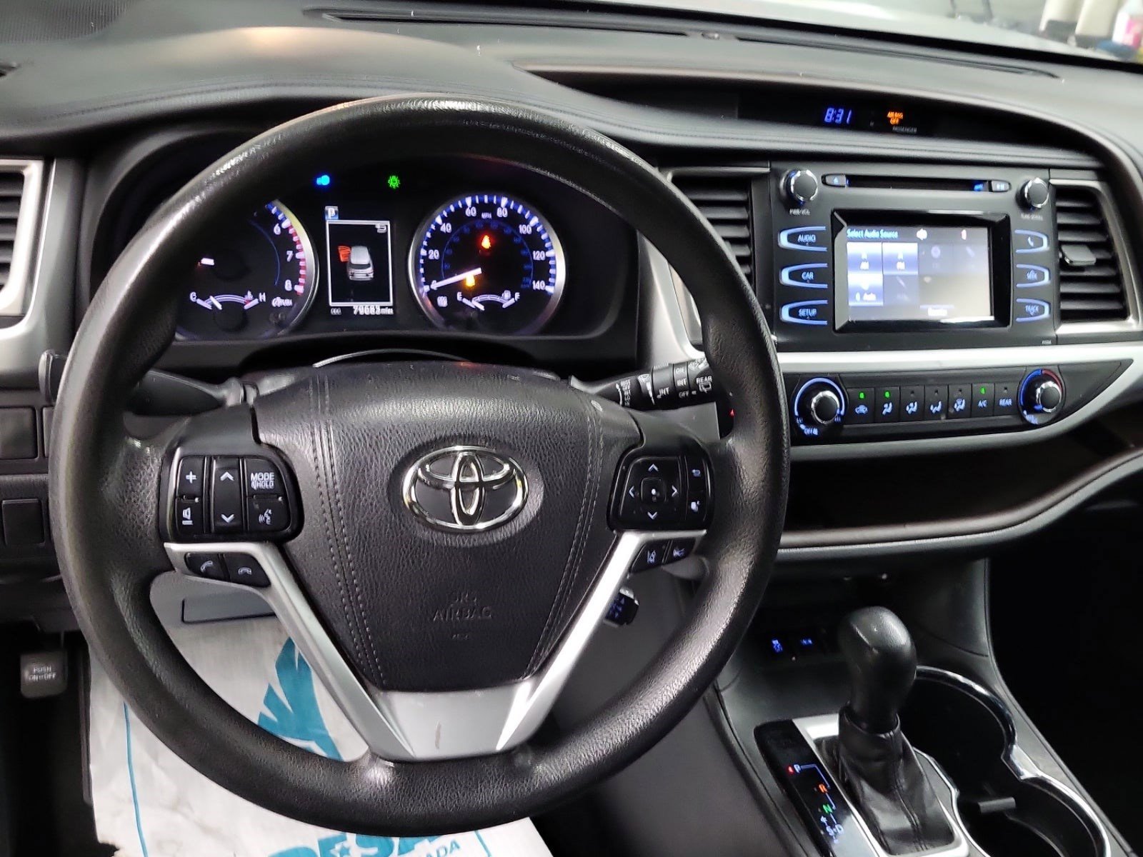 Used 2017 Toyota Highlander LE w/ Carpet Mat Package FWD image 11