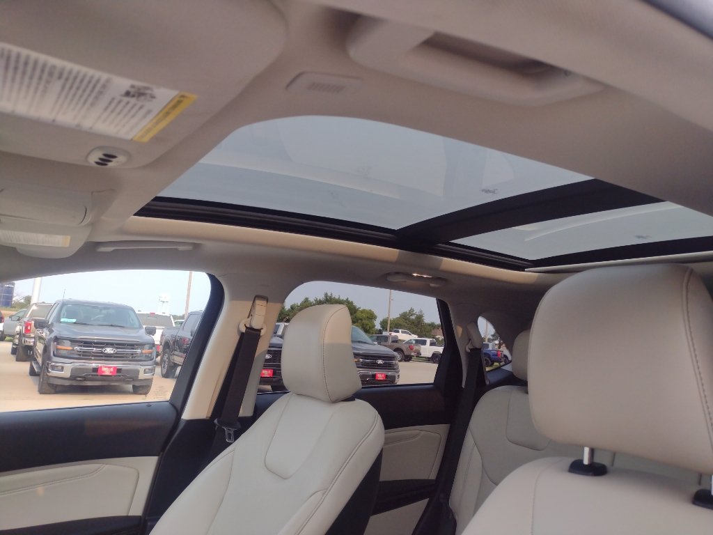 Used 2022 Ford Edge Titanium w/ Equipment Group 301A AWD/4WD image 16