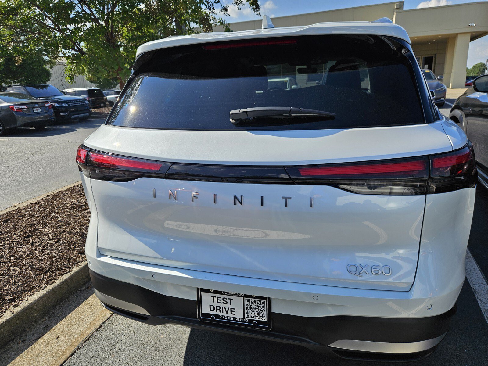 Used 2026 INFINITI QX60 Luxe w/ Cargo Package FWD image 5