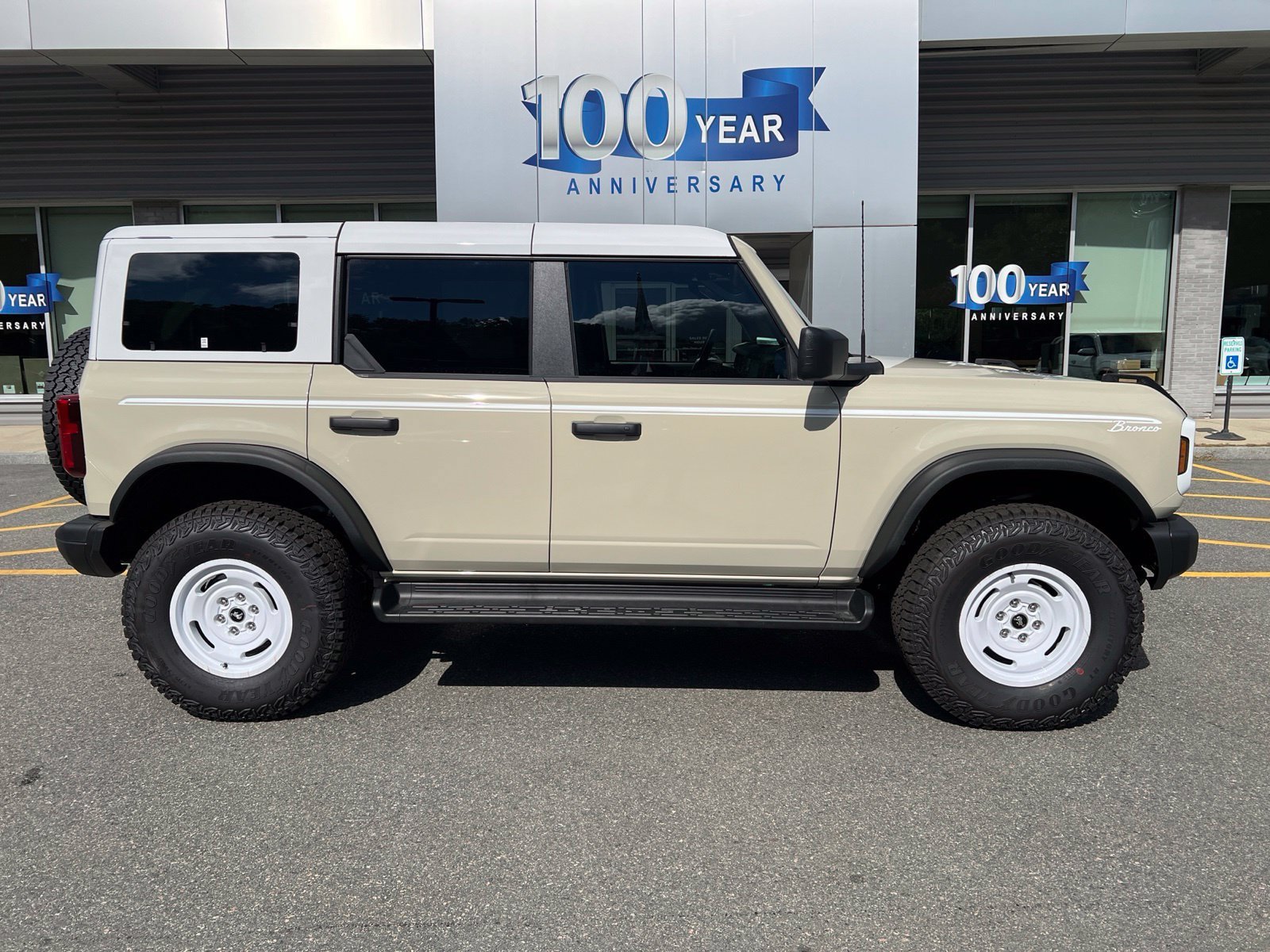 New 2026 Ford Bronco Heritage Edition AWD/4WD image 7