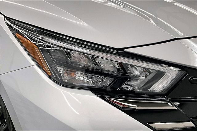 New 2025 Nissan Versa SR w/ Trunk Package image 14