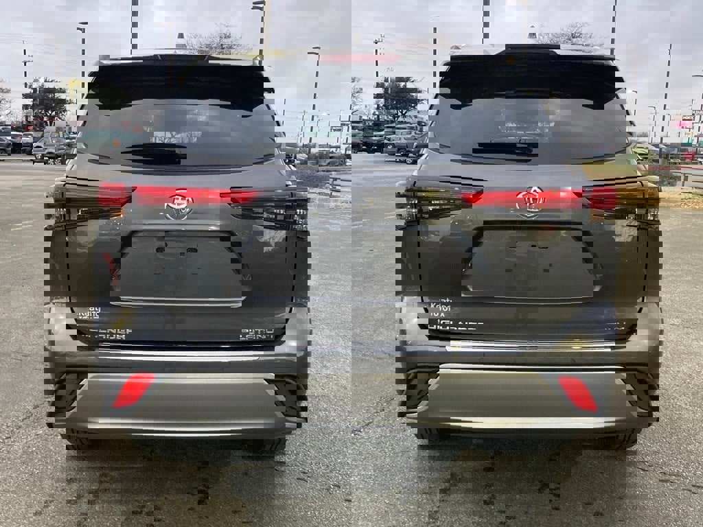 Certified 2022 Toyota Highlander Platinum image 6