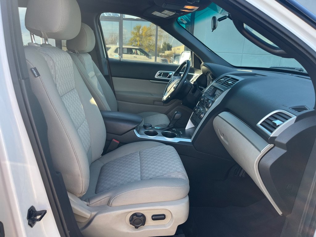 Used 2014 Ford Explorer XLT AWD/4WD image 16