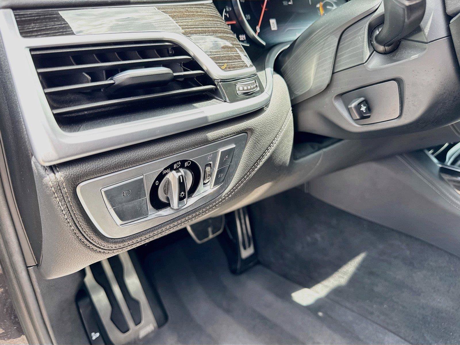 Used 2019 BMW 750i w/ Executive Package RWD image 14