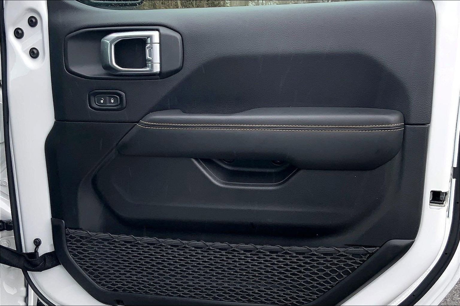 Certified 2025 Jeep Wrangler Sahara image 20