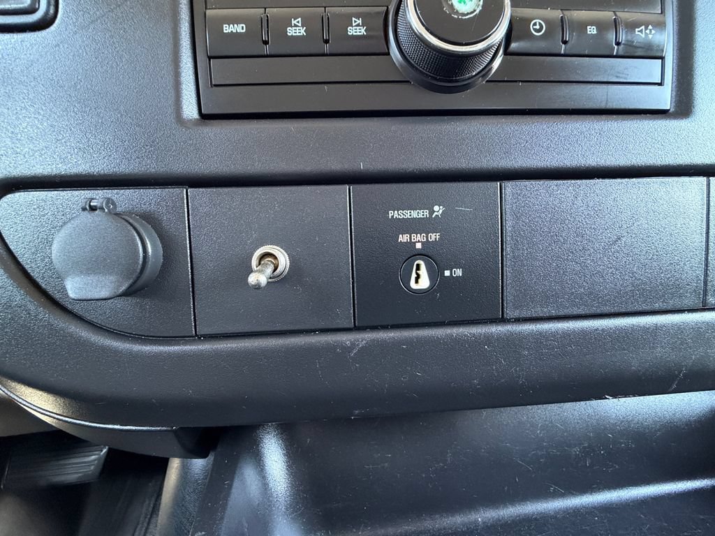 Used 2008 Chevrolet Express 2500 RWD image 12
