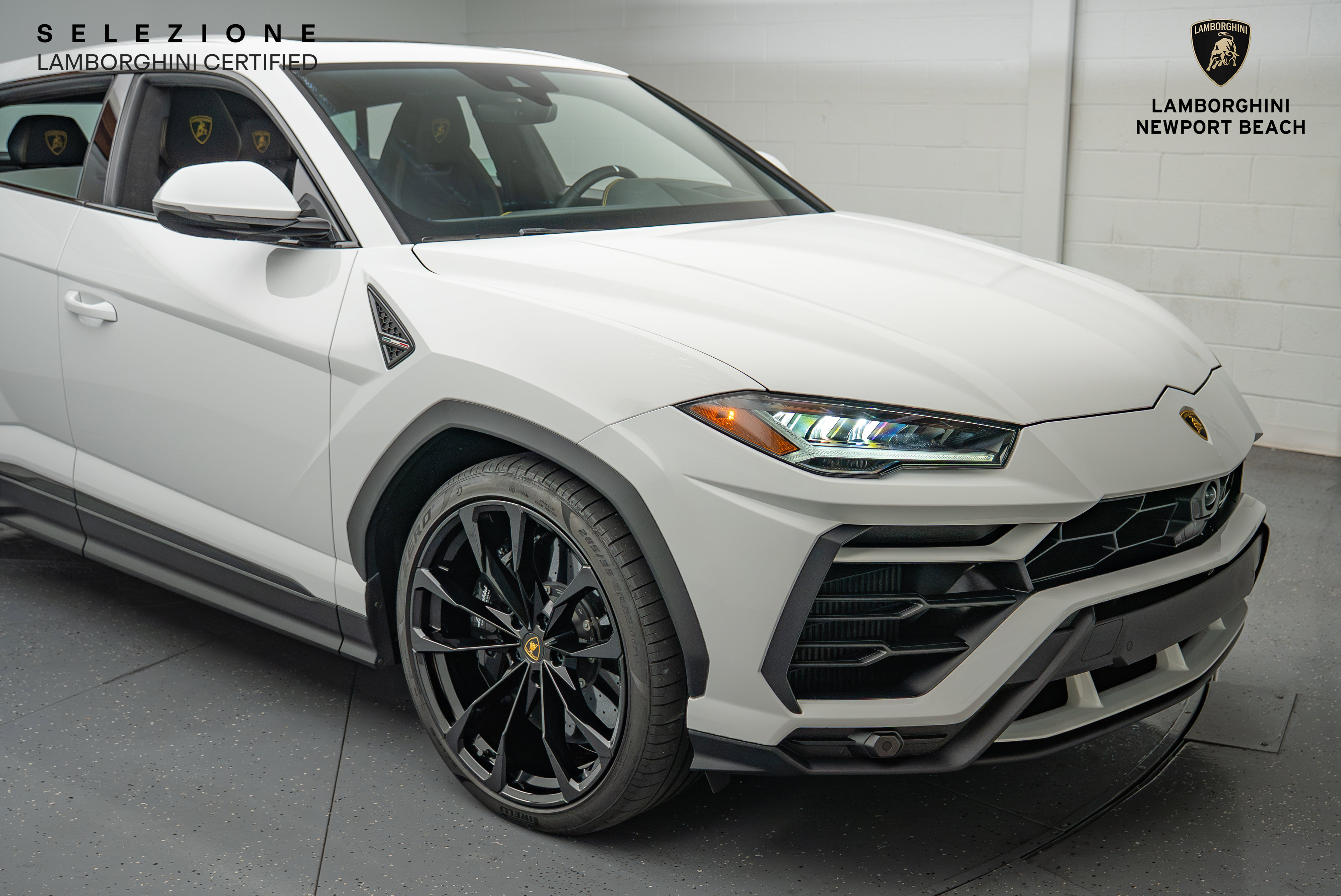 Used 2022 Lamborghini Urus image 2
