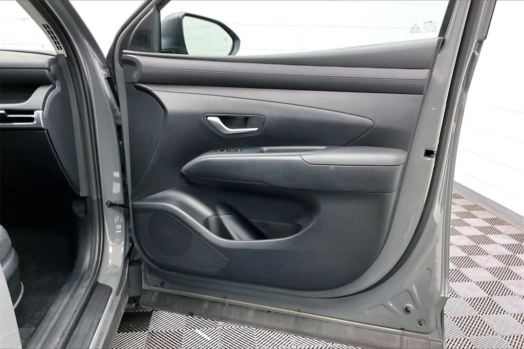 Certified 2025 Hyundai Tucson SE image 24