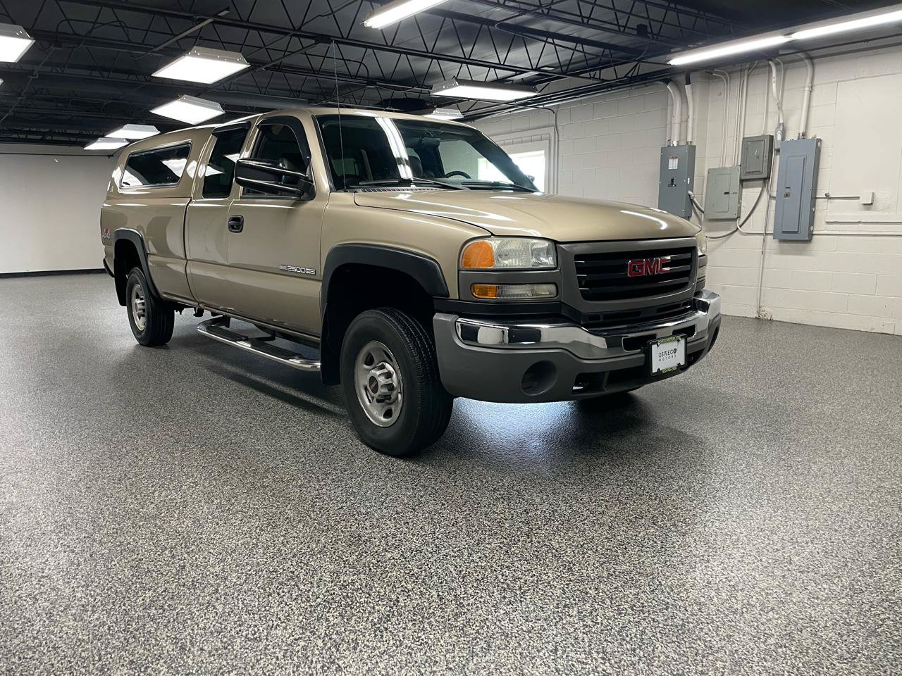 Used 2004 GMC Sierra 2500 W/T AWD/4WD image 3