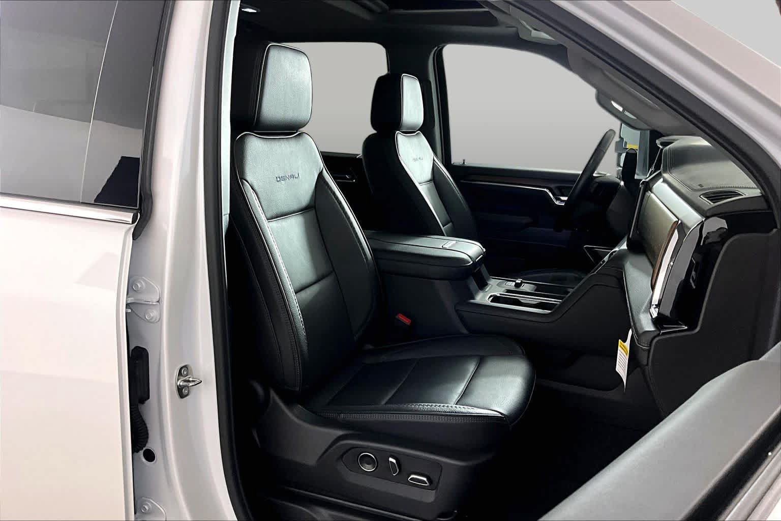 Used 2024 GMC Sierra 2500 Denali w/ Denali Reserve Package AWD/4WD image 9