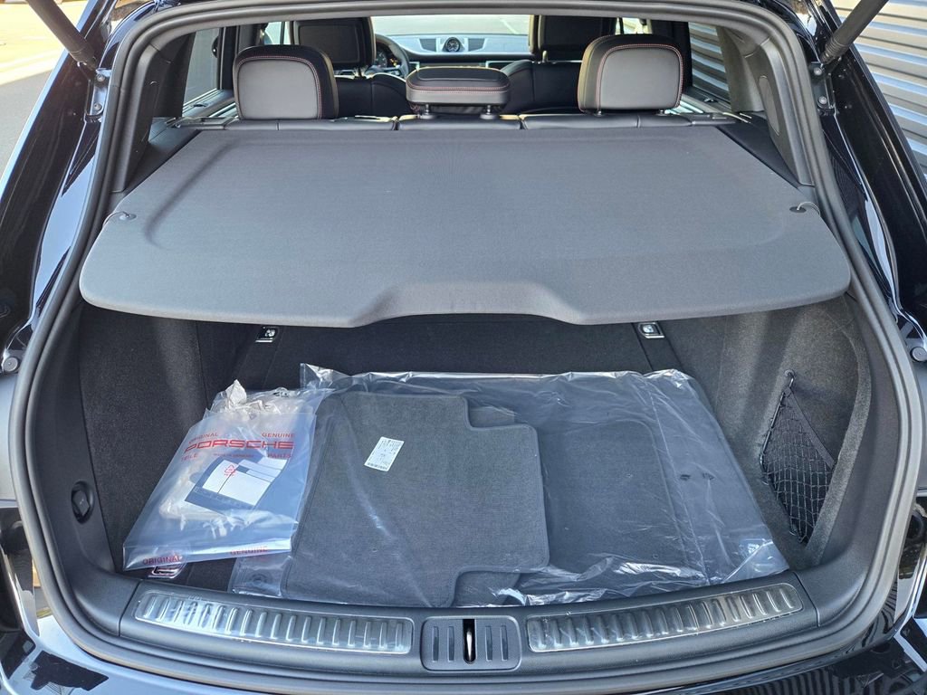 New 2026 Porsche Macan GTS AWD/4WD image 27