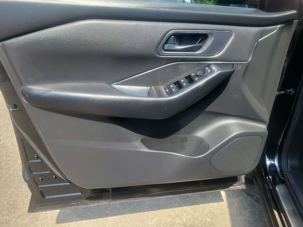 Used 2024 Nissan Rogue S FWD image 12