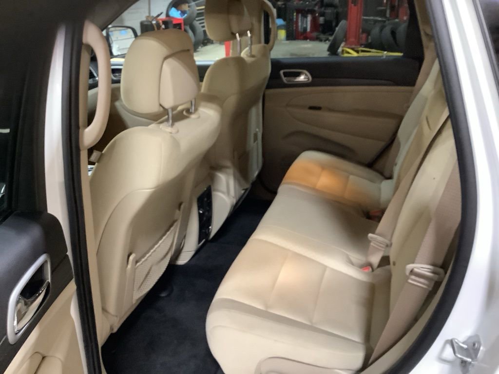 Certified 2022 Jeep Grand Cherokee Laredo E w/ Security & Convenience Group image 19