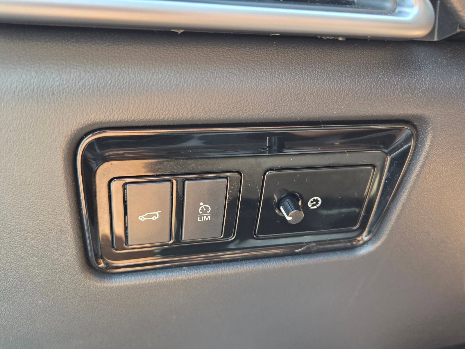 Used 2019 Jaguar F-PACE AWD/4WD image 29