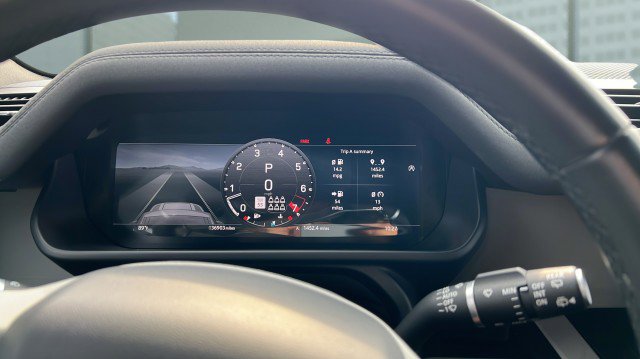 Used 2023 Land Rover Defender 130 X-Dynamic SE image 30