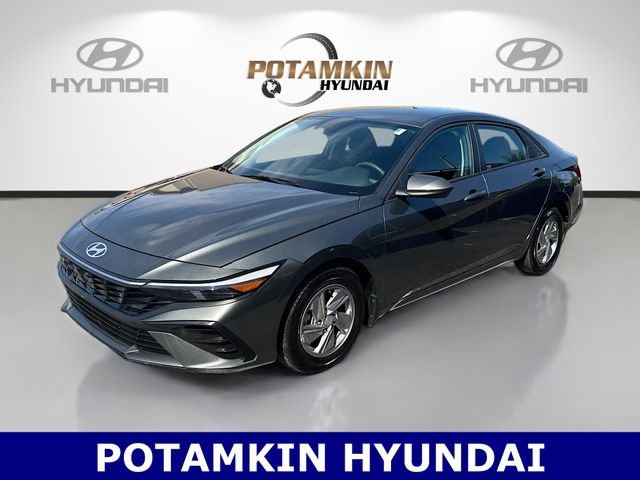 Used 2025 Hyundai Elantra SE