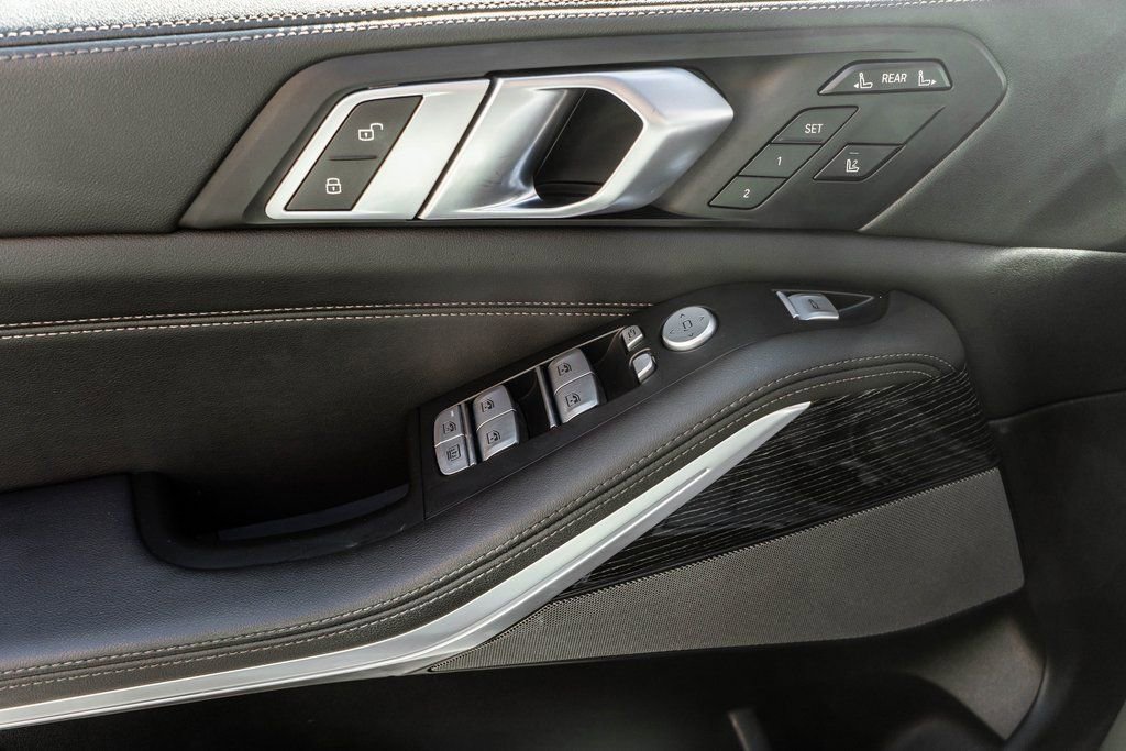 Used 2024 BMW X7 xDrive40i w/ M Sport Package image 15