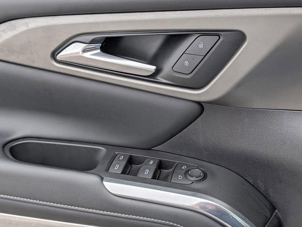 Used 2025 Chevrolet Traverse LT image 24