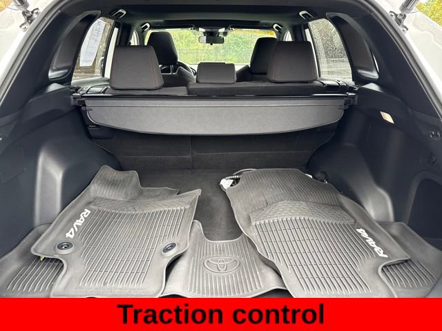 Used 2023 Toyota RAV4 SE w/ Weather & Moonroof Package image 25
