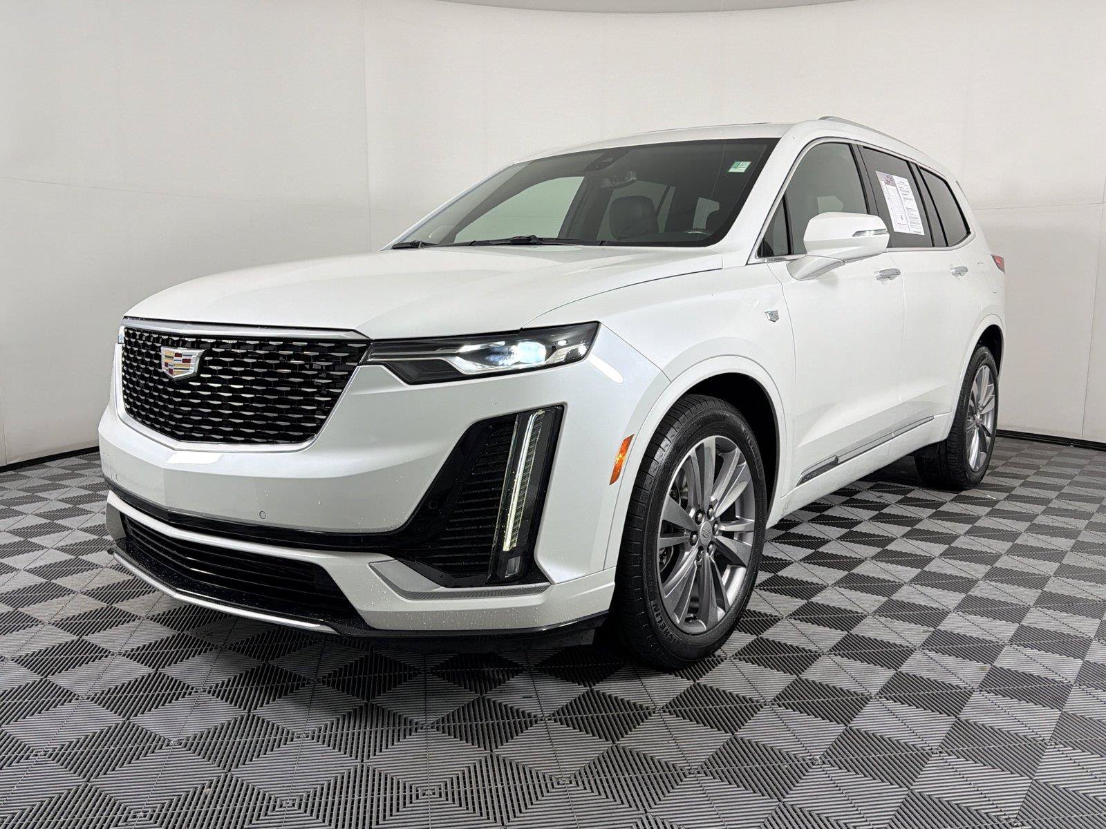 Used 2023 Cadillac XT6 Premium Luxury FWD image 3