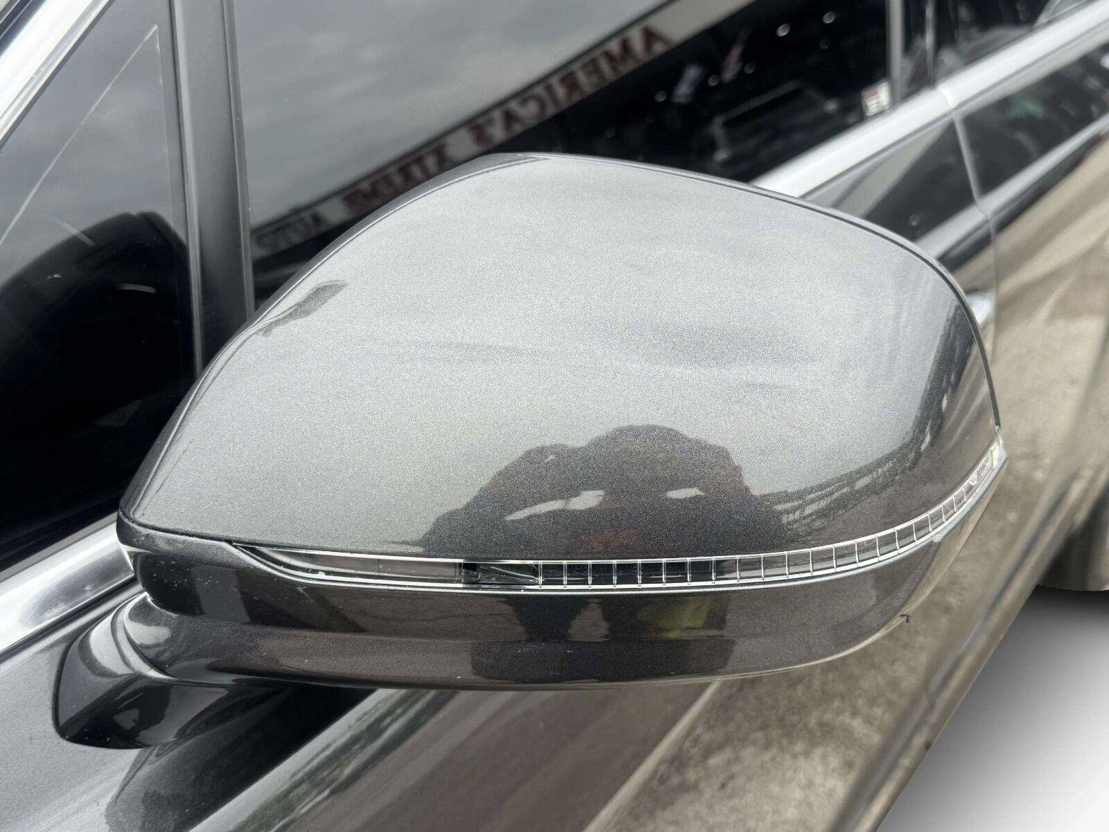 Used 2018 Bentley Bentayga AWD/4WD image 14