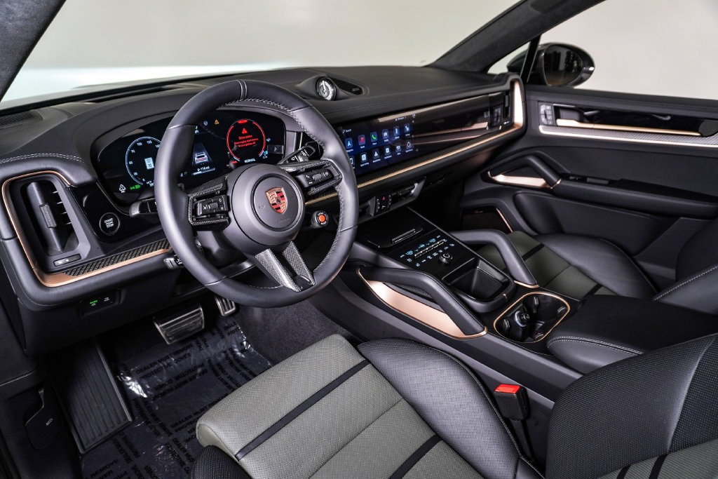 Used 2026 Porsche Cayenne Turbo GT AWD/4WD image 4