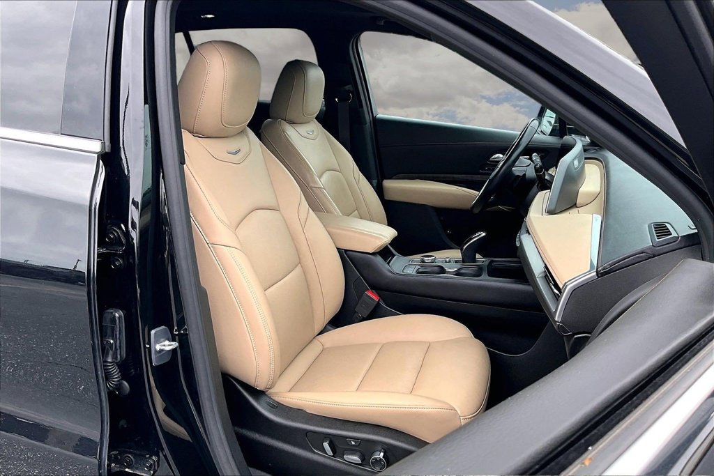 Used 2024 Cadillac XT4 Premium Luxury AWD/4WD image 28