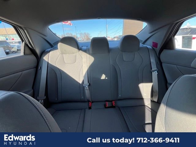 New 2025 Hyundai Elantra SE image 30