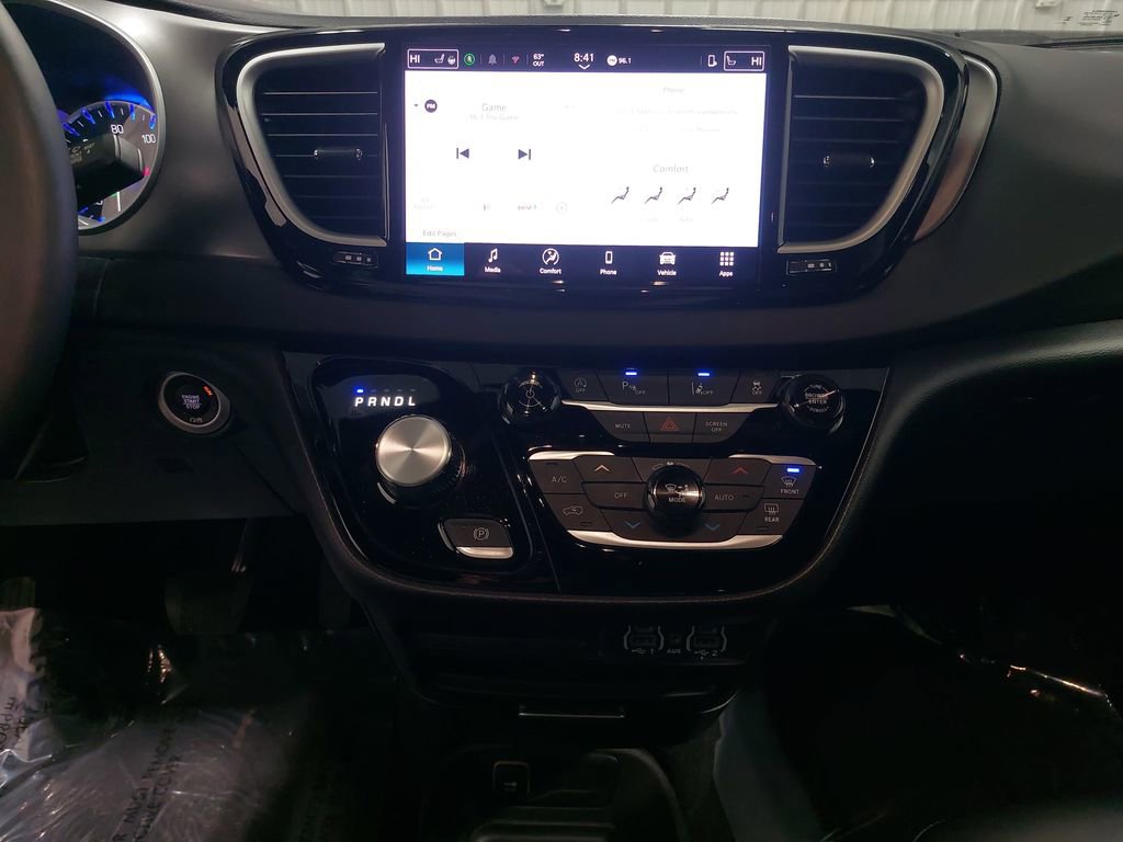 Used 2025 Chrysler Pacifica Select image 22