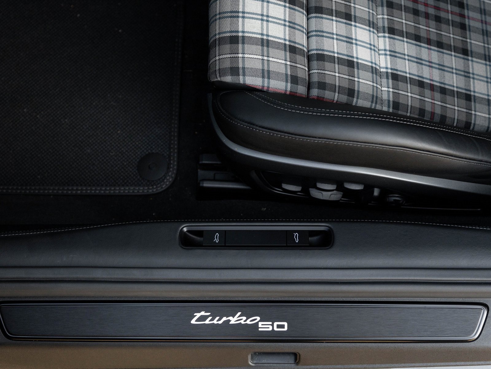 Used 2025 Porsche 911 Turbo S image 21