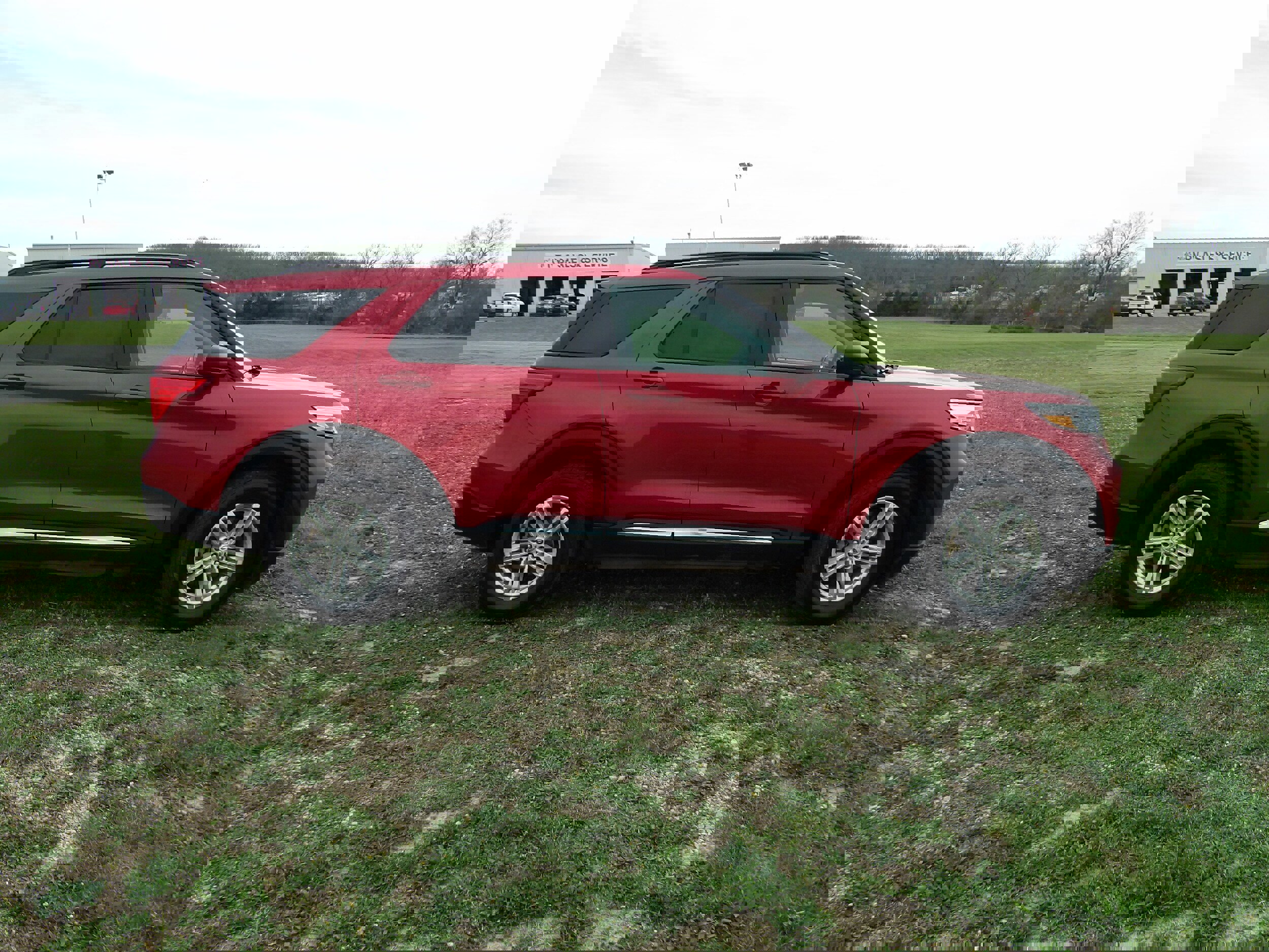 Used 2021 Ford Explorer XLT w/ Equipment Group 202A image 5