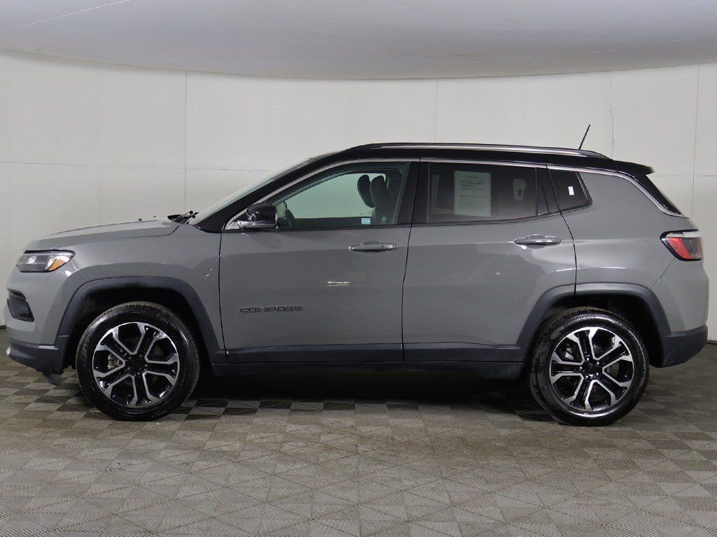Used 2022 Jeep Compass Limited image 17