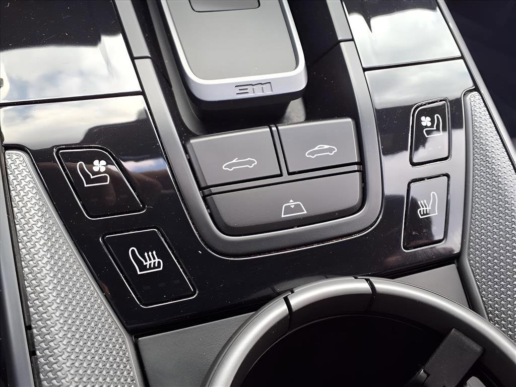 Used 2025 Porsche 911 Carrera image 18