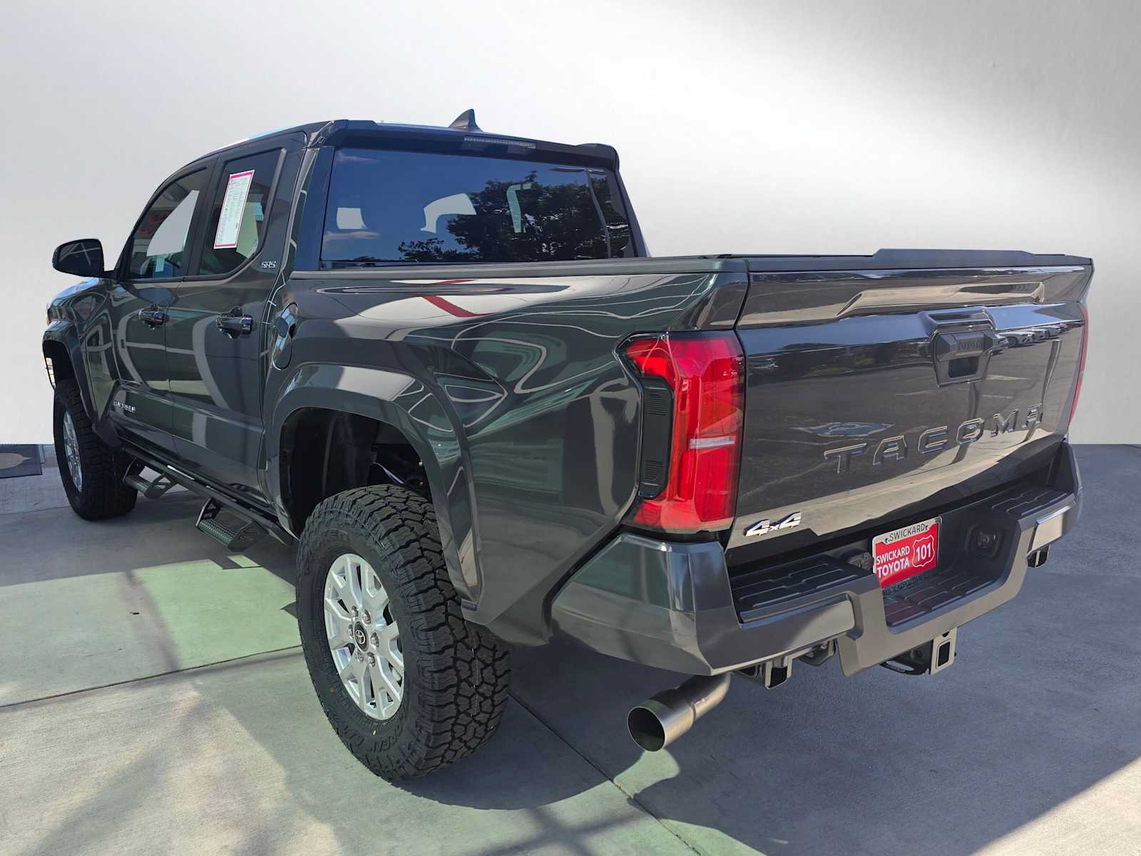 Used 2025 Toyota Tacoma SR5 AWD/4WD image 12