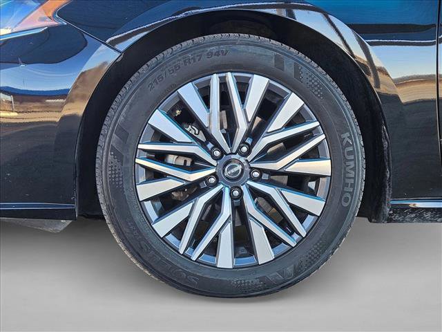 Used 2024 Nissan Altima 2.5 SV image 24