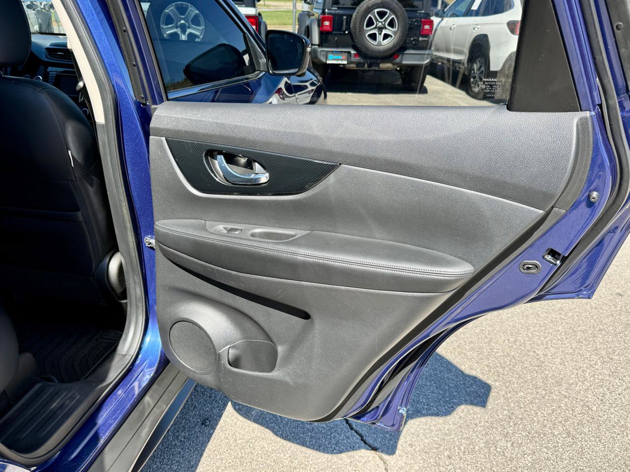 Used 2017 Nissan Rogue SL AWD/4WD image 32