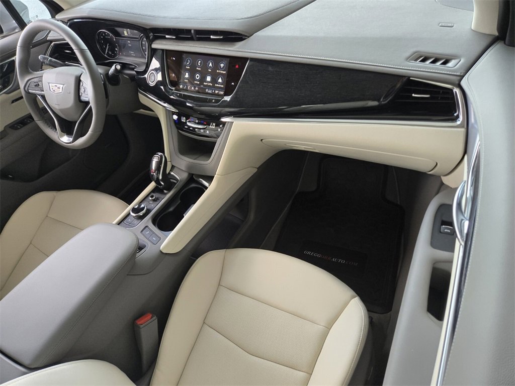 Used 2025 Cadillac XT6 Premium Luxury image 24