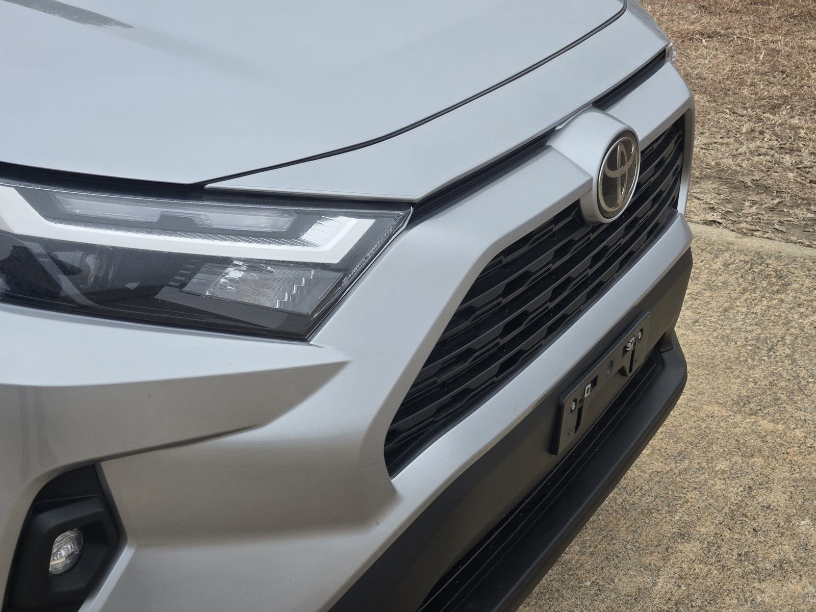 Used 2023 Toyota RAV4 XLE Premium image 12