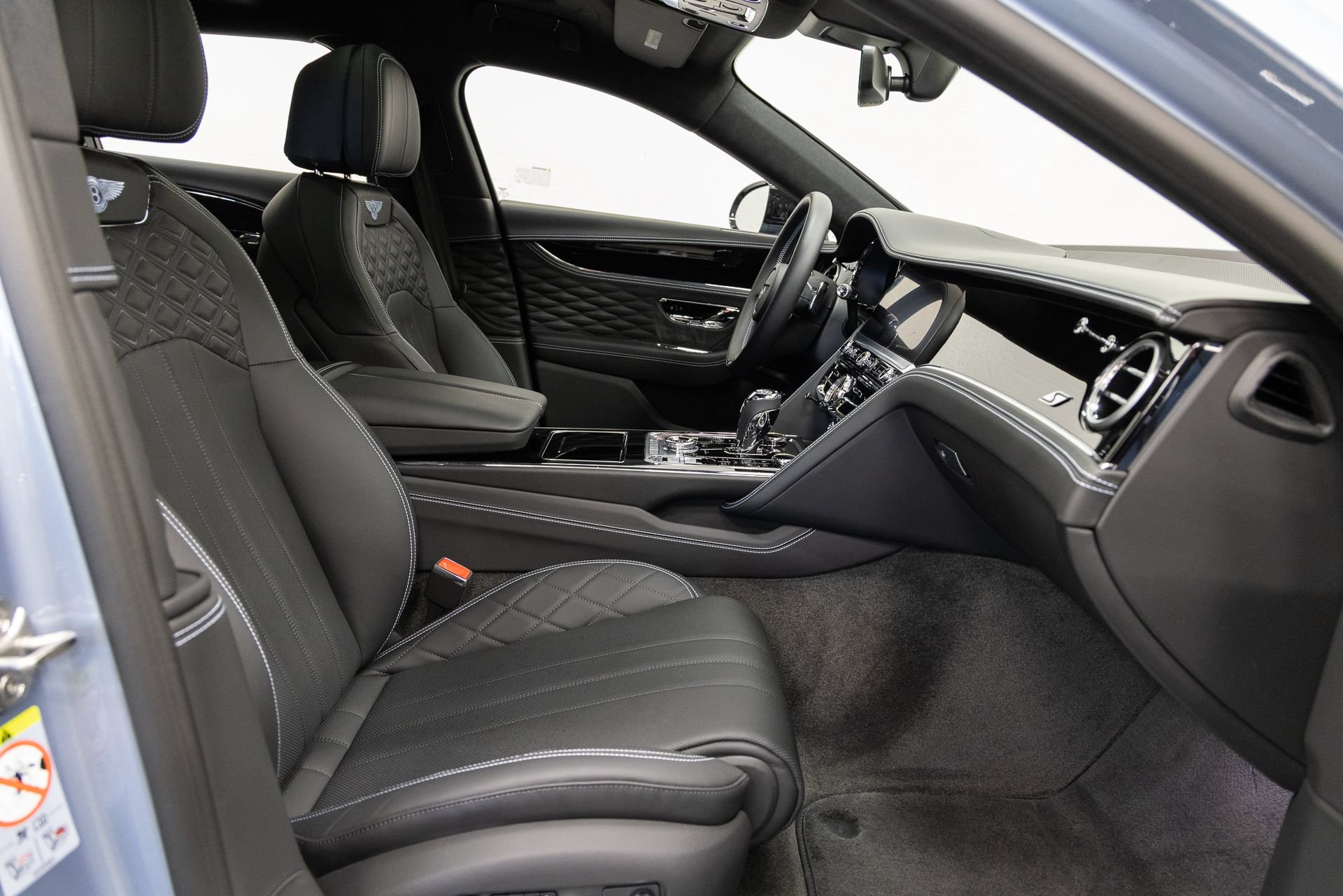 Used 2024 Bentley Flying Spur Plug-In Hybrid AWD/4WD image 13