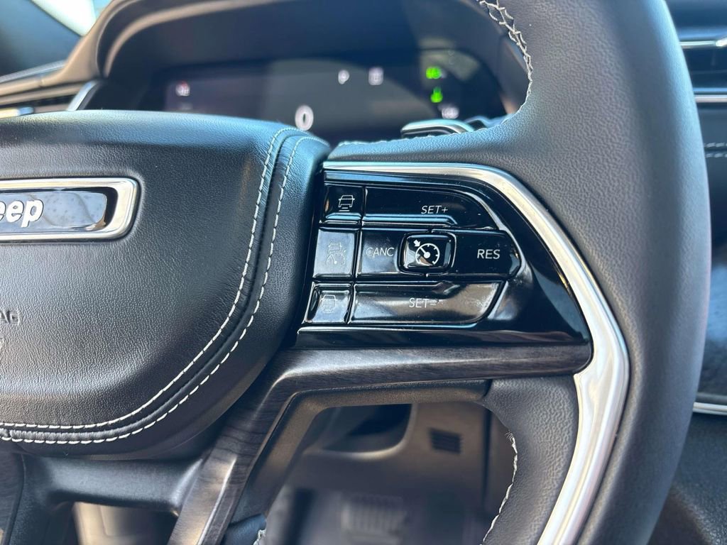 Used 2023 Jeep Grand Cherokee Overland w/ Luxury Tech Group IV image 20