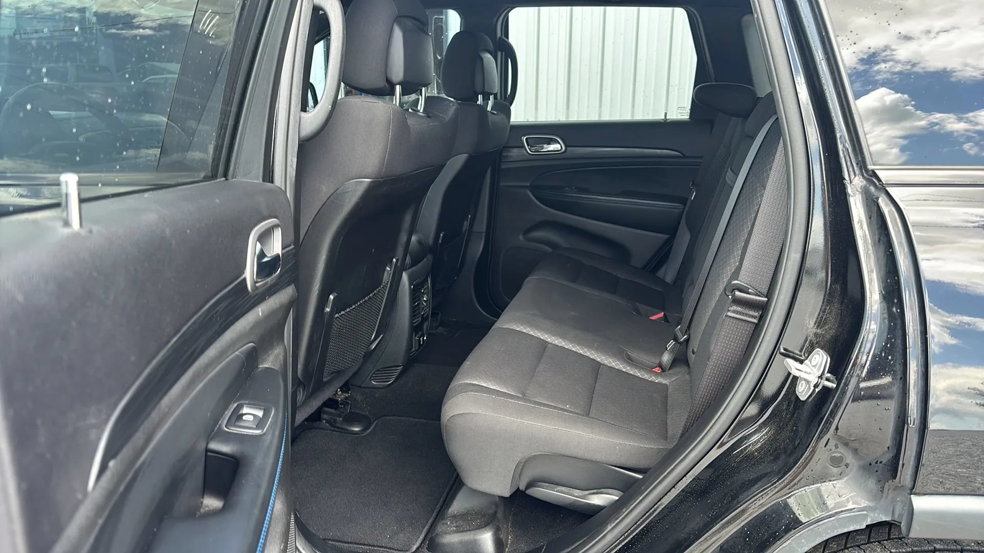 Used 2019 Jeep Grand Cherokee Laredo AWD/4WD image 17