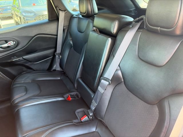 Used 2021 Jeep Cherokee Latitude Plus AWD/4WD image 14
