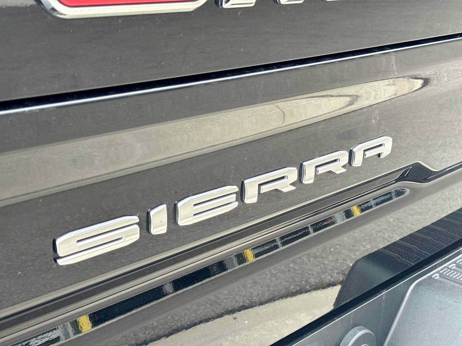 Used 2023 GMC Sierra 1500 AT4 w/ Technology Package AWD/4WD image 12