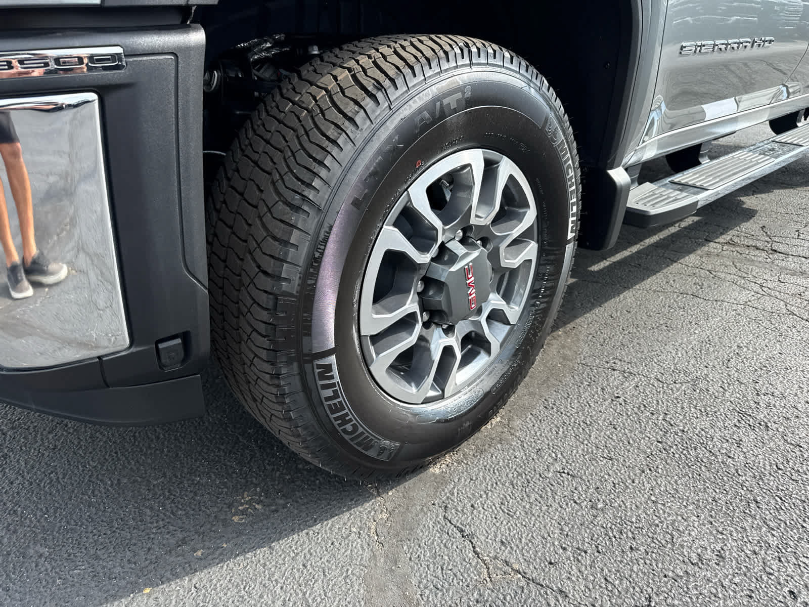 New 2026 GMC Sierra 3500 SLT w/ SLT Premium Package AWD/4WD image 9