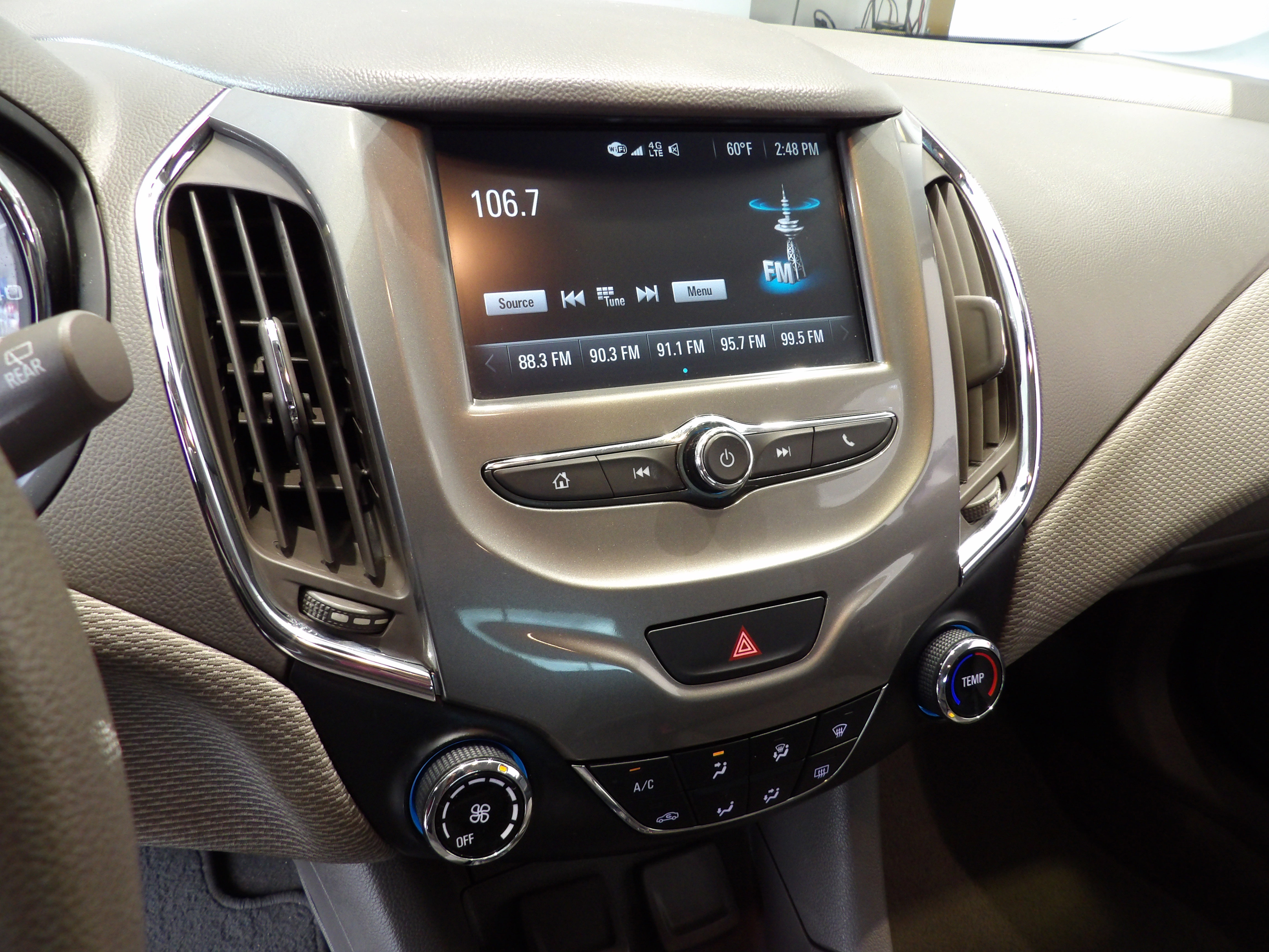 Used 2018 Chevrolet Cruze LT image 11