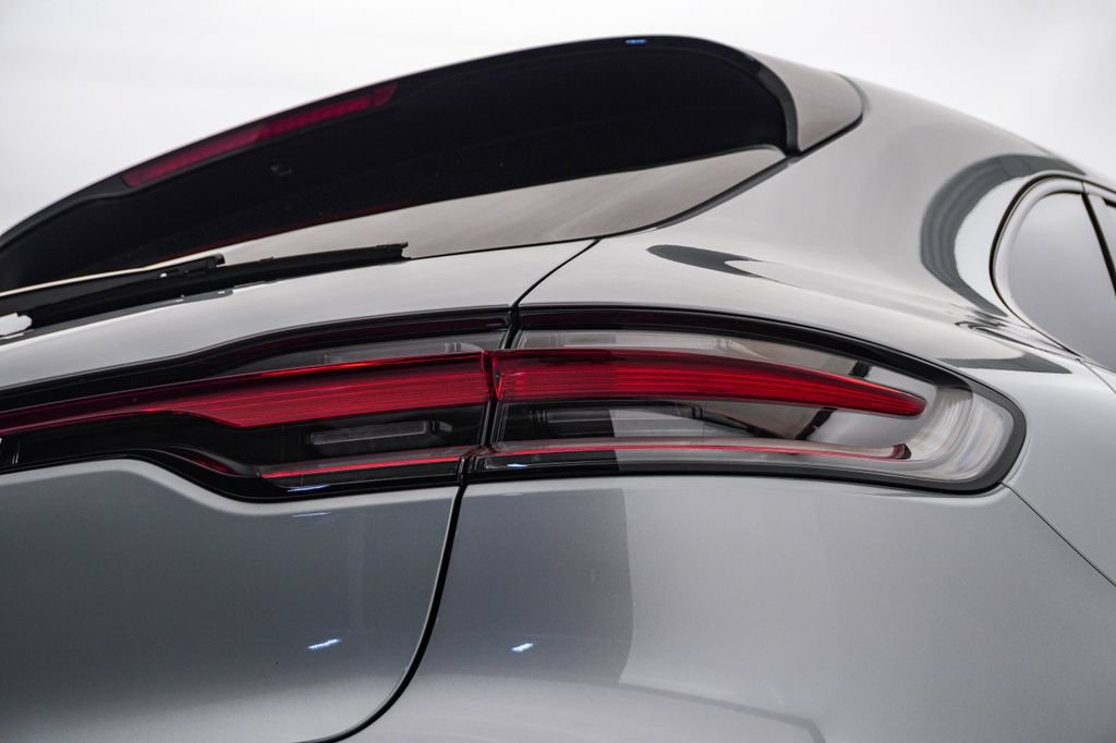 Certified 2026 Porsche Macan AWD/4WD image 13
