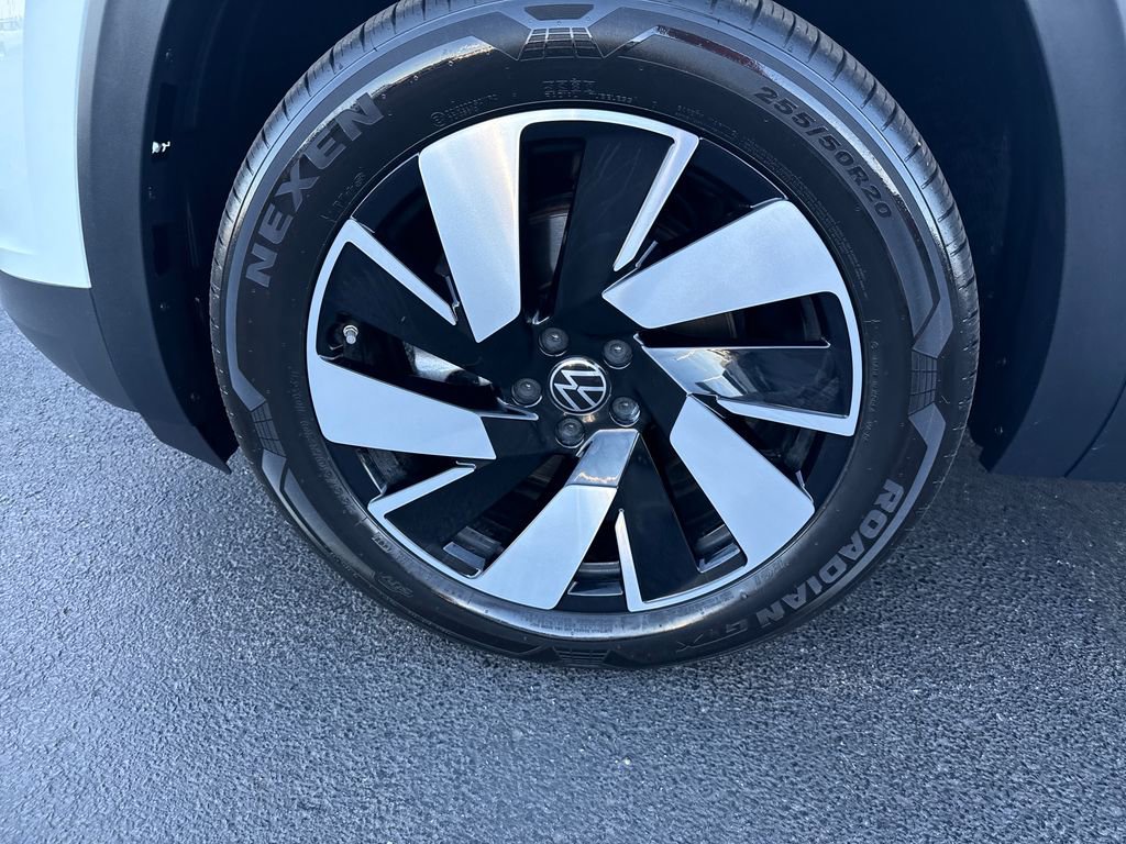 Used 2025 Volkswagen Atlas Cross Sport SE image 29