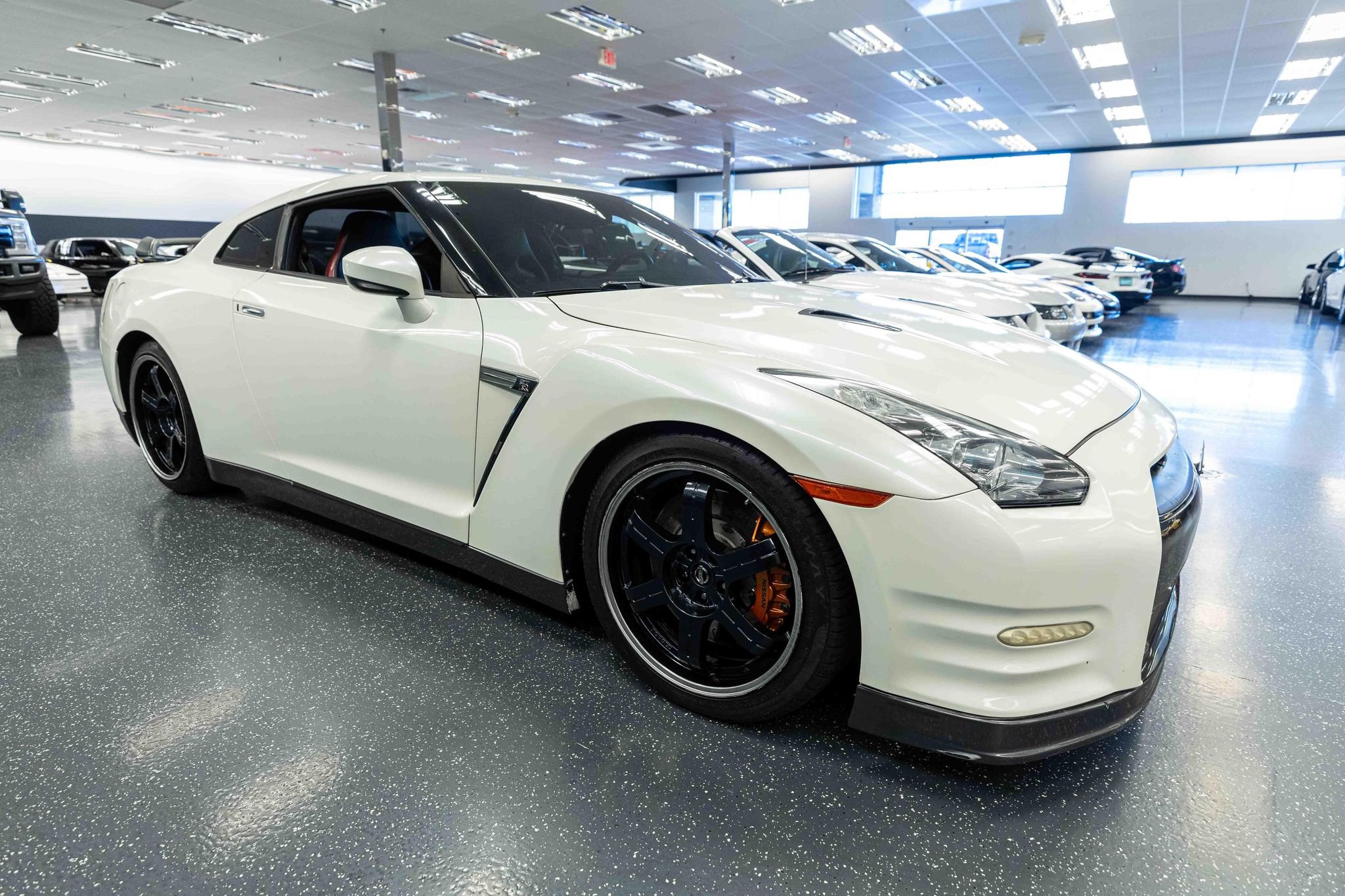 Used 2014 Nissan GT-R Black Edition AWD/4WD image 4